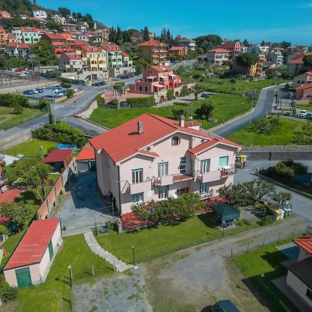 Casa Vacanze Ferrando 피에트라리구레 외부 사진