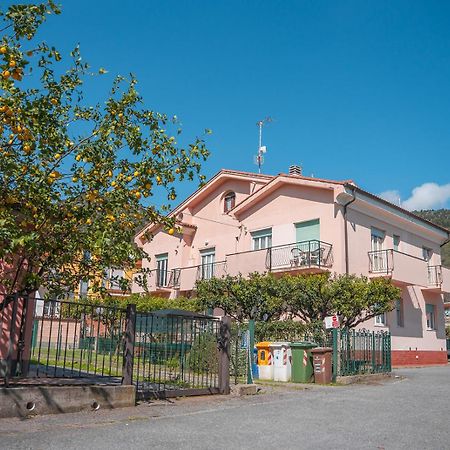 Casa Vacanze Ferrando 피에트라리구레 외부 사진
